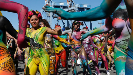 Карнавал в Чили радует зрителей боди артом