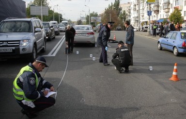 В Киеве водитель насмерть сбил женщину прямо на пешеходном переходе 