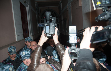 Штурм одесской милиции – есть первые пострадавшие, среди них журналист