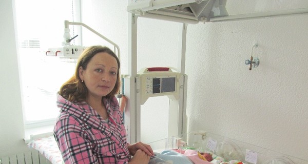 Харьковчанке, родившей тройню без мужа, подарили дом с евроремонтом