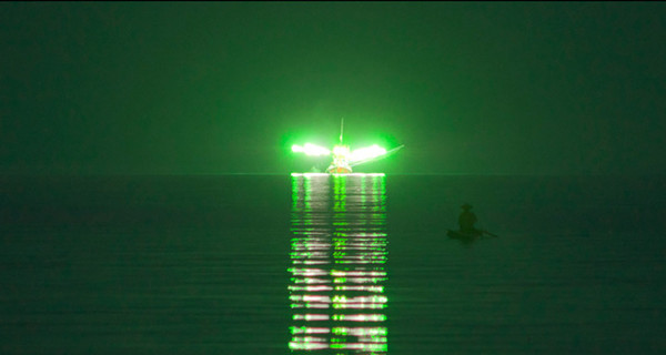 Тайна скопления светящихся НЛО, снятых ночью над Атлантикой, раскрыта
