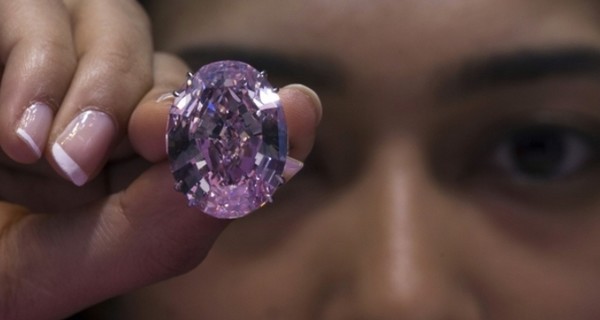 На аукционе продадут самый дорогой в мире бриллиант