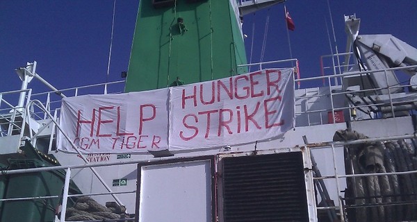 Украинские моряки, голодающие у берегов Турции: 