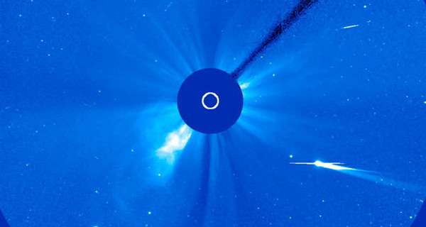 Самая яркая комета десятилетия погибла, пролетая мимо Солнца