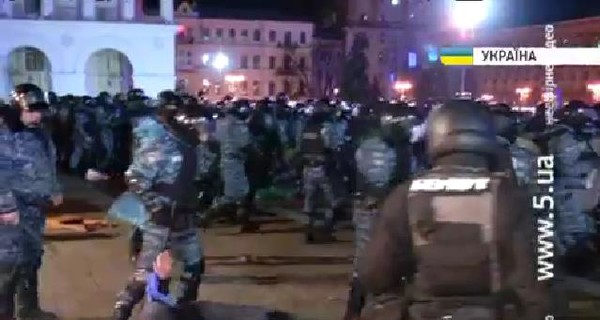 Милиция: Евромайдан разогнали, чтобы обеспечить проезд техники