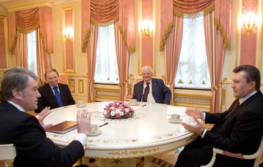 Украину будут спасать сразу четыре президента