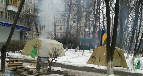 Возле киевского избиркома №223 установили палатки
