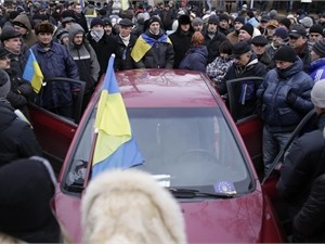 Митингующие в Киеве начинают операцию 