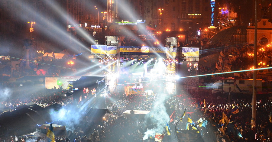 Новый год на Майдане отпраздновали без Modern Talking и Pink Floyd, но с тортом 
