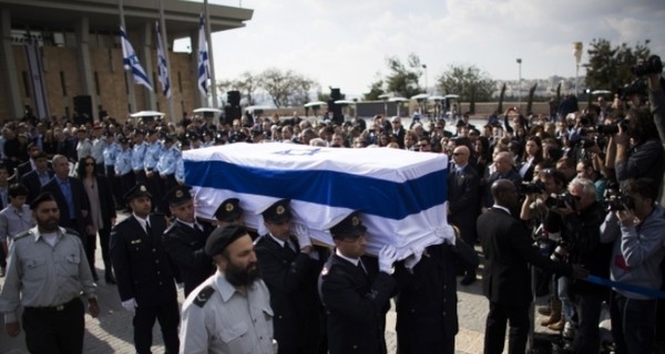 Экс-премьера Израиля Ариэля Шарона похоронили на семейной ферме