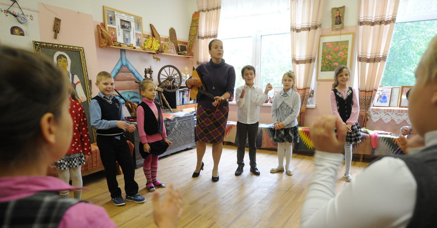 Школьники Киевской области будут петь гимн перед уроками