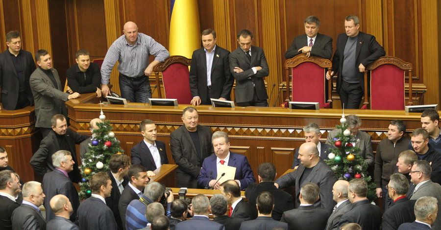 Поплавский и еще четыре депутата приняли присягу народного депутата