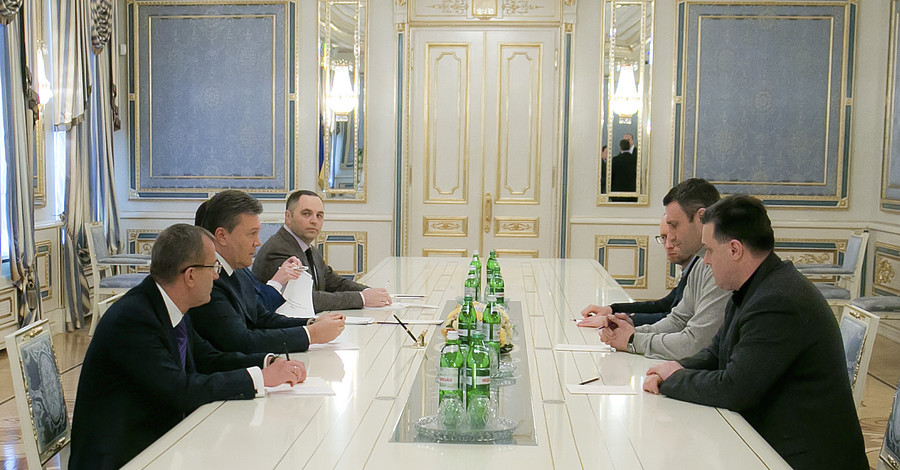 Янукович встретился с Яценюком, Тягнибоком и Кличко
