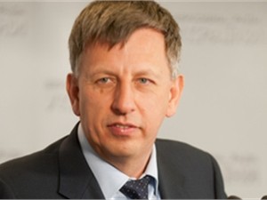 Янукович уволил Попова с должности главы КГГА и назначил Макеенко