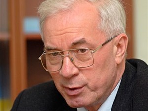 Премьер-министр Азаров подал в отставку
