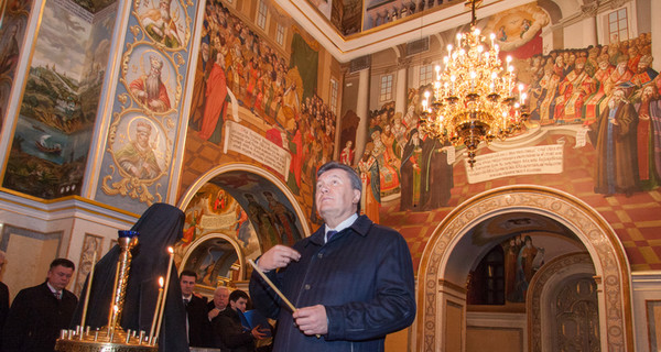 Янукович, Пшонка и Присяжнюк поклонились Дарам Волхвов