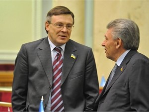 Кожара: Янукович готов обсуждать переход на Конституцию 2004 года