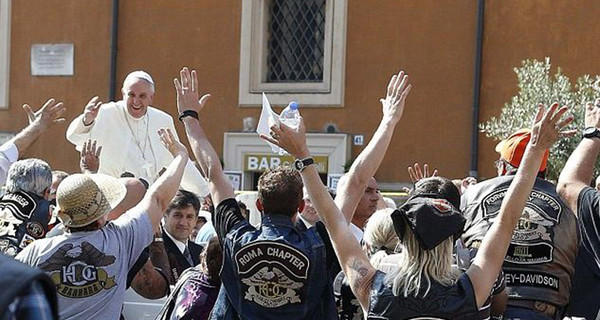 Мотоцикл папы Римского Франциска продали больше чем за 240 тысяч евро