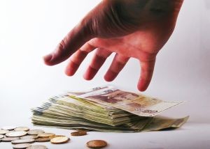 Нацбанк призвал украинцев хранить сбережения в гривнах