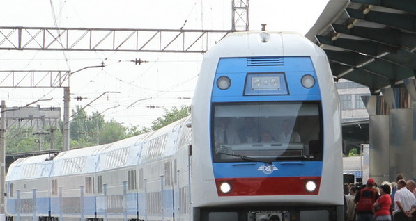 Десять украинских поездов украсят 