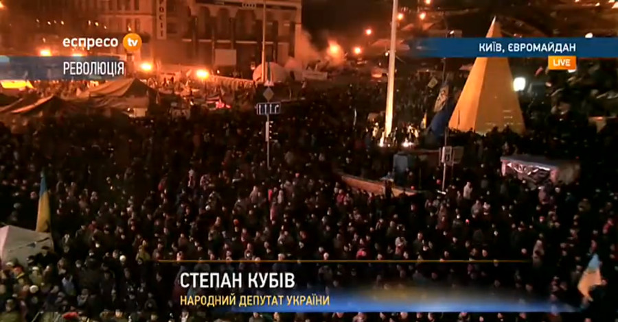 В центр Киева двигаются два БТР