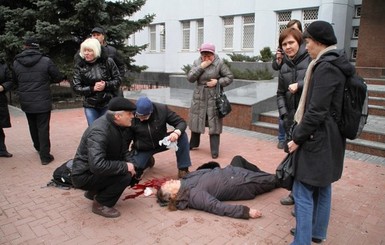 Под стенами СБУ в Хмельницком убили протестующую?