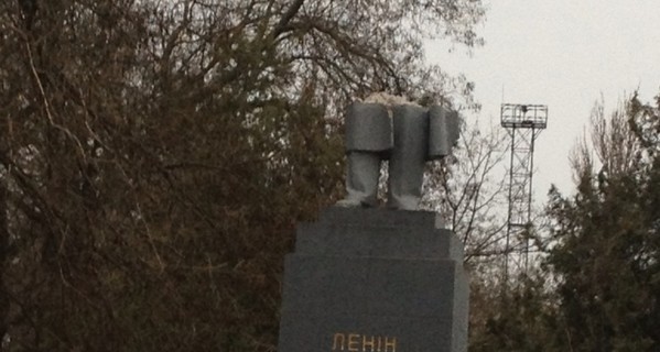 В Одесской области разрушили еще один памятник Ленину