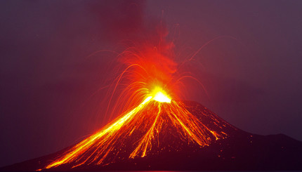 Извержение вулкана в Индонезии 