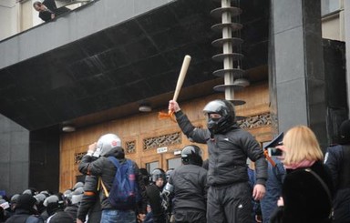 На митинге в Днепропетровске поймали мужчину с пневматическим ружьем