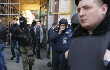 Нападение в Киеве: милиция отпустила людей с автоматами и не возбудила уголовное дело