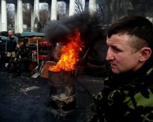 Соцсети: на Грушевского снова горят шины