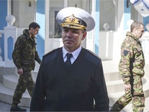 Сотрудники ФСБ увезли из штаба командующего ВМС Украины 