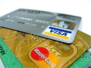 Visa и MasterCard заблокировали операции еще одного российского банка