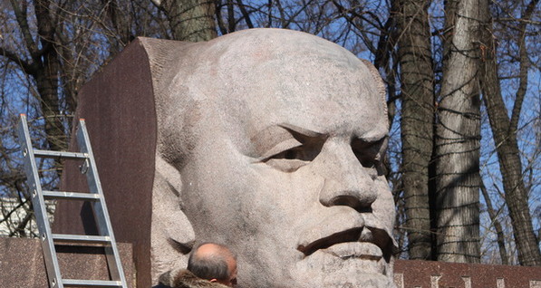 В Днепропетровске восстановили Ленина