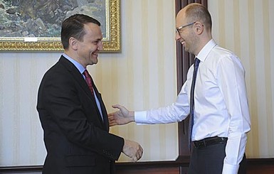 Яценюк встретился с главой МИД Польши