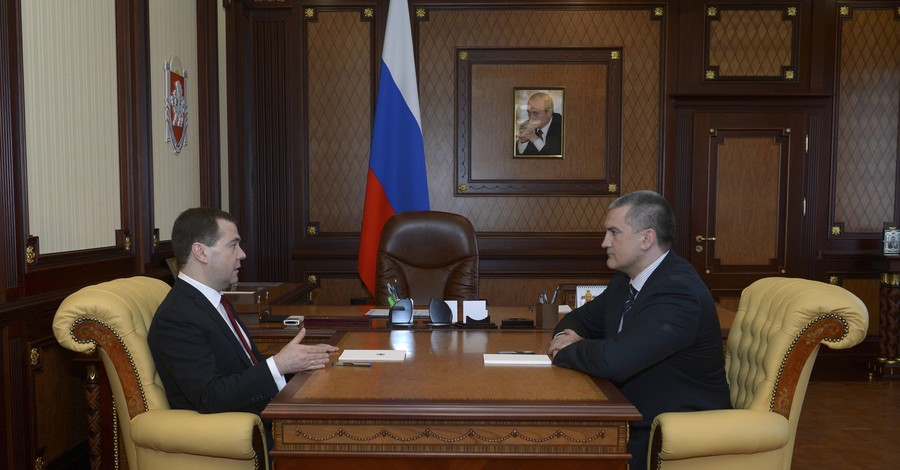 Медведев привез в Крым правительство и множество обещаний
