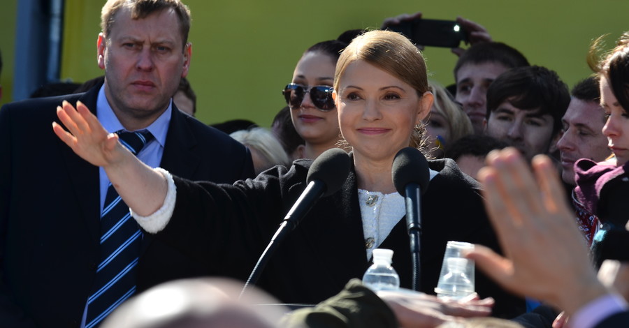 У Тимошенко квартира в Днепропетровске и зарплата в 15 000 гривен