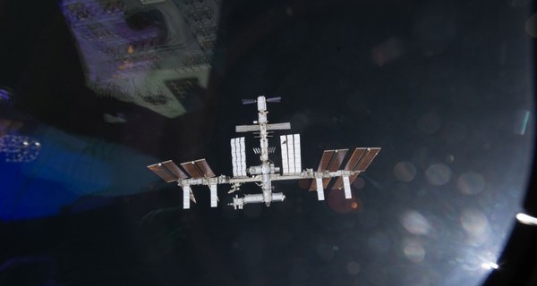 Орбиту МКС пришлось скорректировать из-за космического мусора