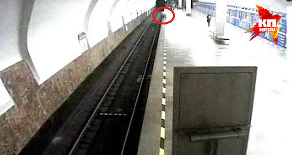 В России мать из ревности толкнула коляску с ребенком на рельсы в метро