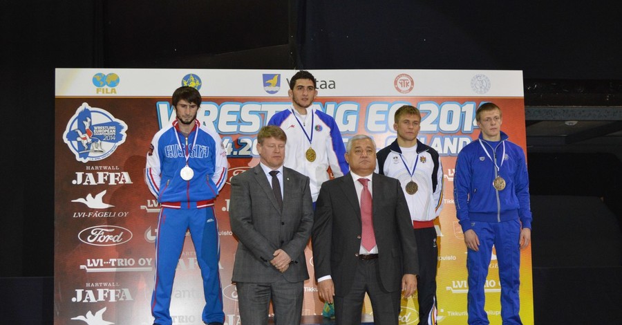 Львовский борец завоевал бронзу на Чемпионате Европы с травмированным коленом