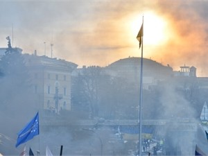 Активисты Майдана разобрали баррикады в центре Киева