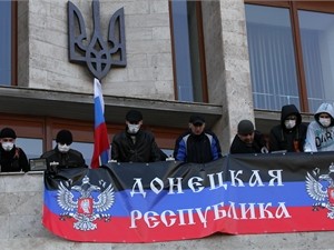 В Донецке группа неизвестных проникла в здание СБУ