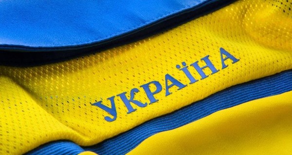 Новая форма сборной Украины: футболистам пришили воротнички