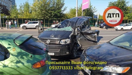 В центре Киева произошла масштабная авария с 5 автомобилями