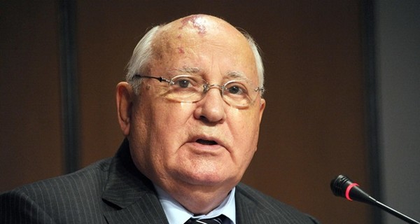 Горбачев требует распустить Госдуму России
