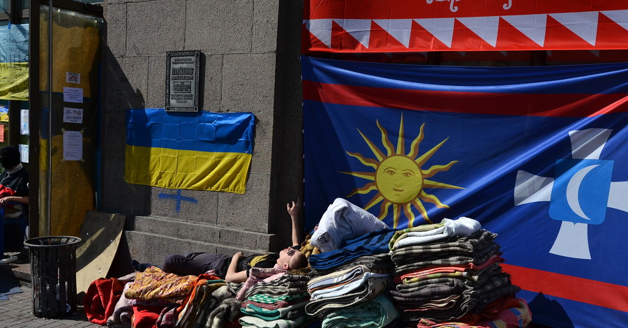 Киевский майдан просит оружия, но воевать за восток не хочет