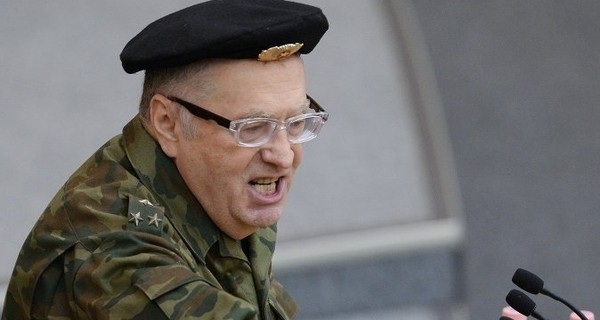 Жириновский пришел в Госдуму в военной форме