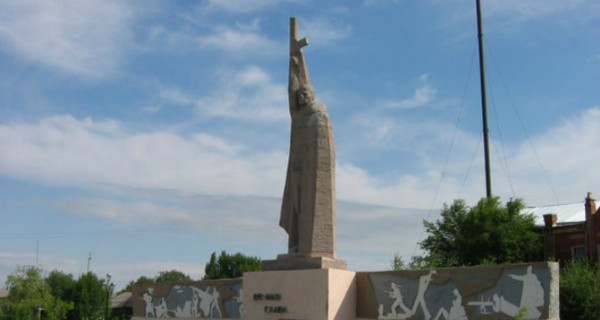 Россиянина арестовали за танец возле памятника погибшим в Великой Отечественной