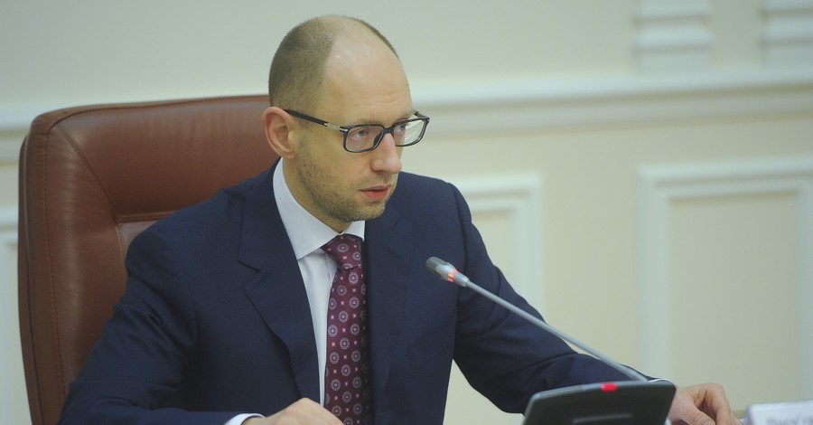 Яценюк на заседании Кабмина призвал активистов освободить админздания