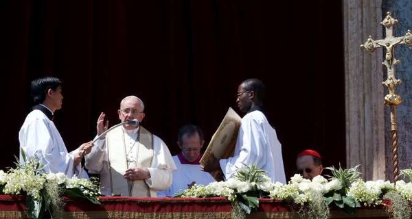 Папа Римский поздравил всех с Пасхой и пожелал примирения в  Украине